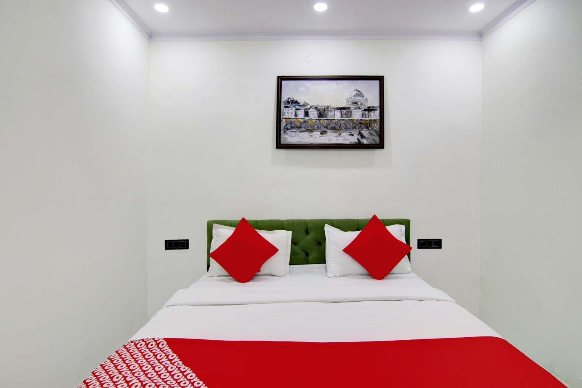 Hotel O Dhankush New Delhi